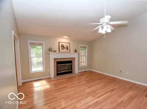 Living - 4592 E Donington Dr, Bloomington, IN 47401 photo 2 of 5