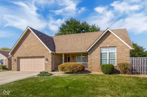 6028 Schooner Ct, Columbus, IN 47203