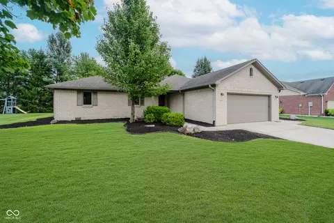 2676 Oak Dr, Clayton, IN 46118