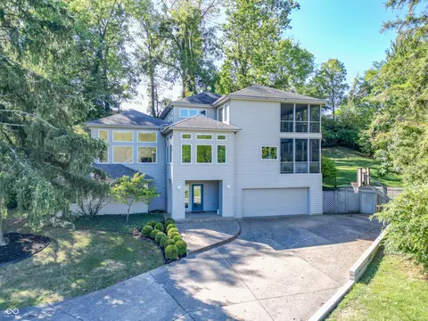 9622 W Shore Dr, Columbus, IN 47201