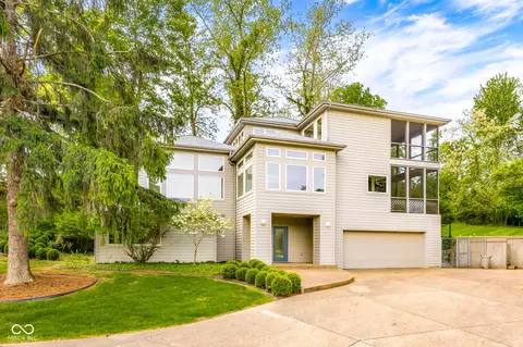 9622 W Shore Dr, Columbus, IN 47201