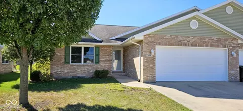 215 E Charter Dr, Muncie, IN 47303