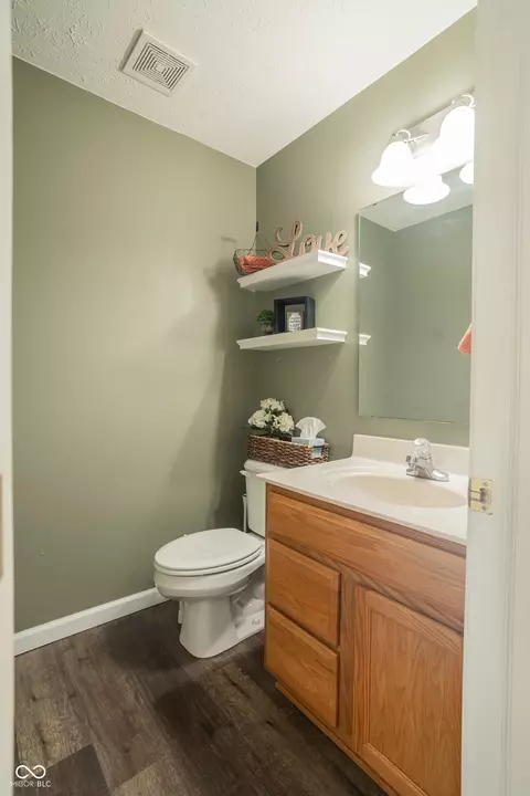 Bath - 6933 Knoll Crest Way, Pendleton, IN 46064 photo 3 of 3