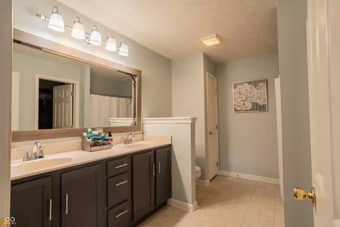 Bath - 6933 Knoll Crest Way, Pendleton, IN 46064 photo 2 of 3