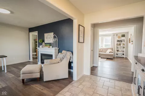 Entry Way - 6933 Knoll Crest Way, Pendleton, IN 46064 photo 1 of 3