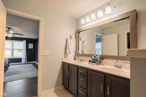 Bath - 6933 Knoll Crest Way, Pendleton, IN 46064 photo 1 of 3
