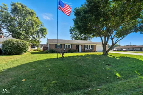 905 Country Ln, Anderson, IN 46013