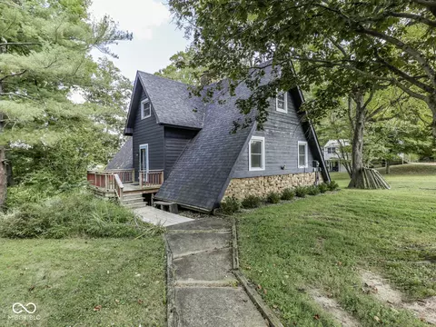 7307 Center Lake Rd, Nineveh, IN 46164