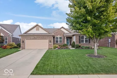 8952 Heatherstone Pl, Zionsville, IN 46077