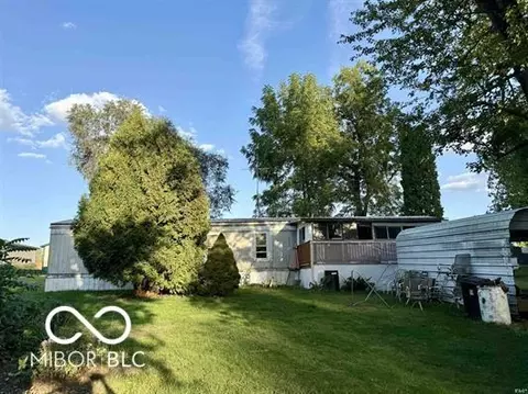 6423 S Erlenbaugh Dr, Macy, IN 46951