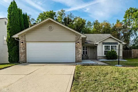 10513 Blue Springs Ln, Fishers, IN 46037