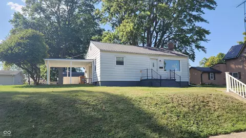 804 N Walnut St, Veedersburg, IN 47987
