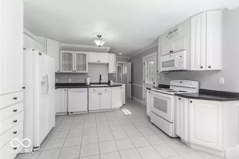 Kitchen - 9425 Gemini Dr, Indianapolis, IN 46229 photo 2 of 3