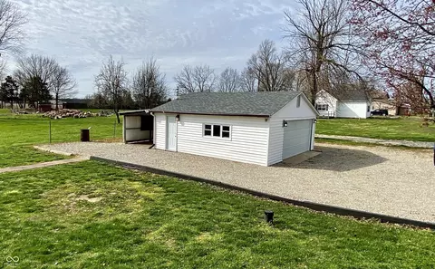 Exterior - 11264 S Main St, Flat Rock, IN 47234 photo 6 of 7