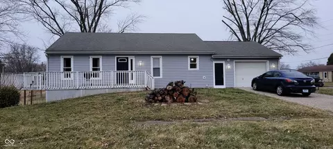 4940 Regency Dr, Columbus, IN 47203