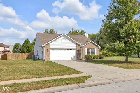 8214 Stonelick Dr, Avon, IN 46123