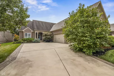 15366 Mission Hills Dr, Carmel, IN 46033