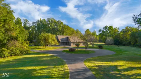 5285 W Carr Hill Rd, Columbus, IN 47201