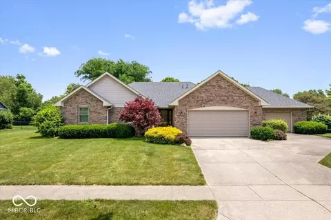 1029 N Village Greene Dr, Greenfield, IN 46140