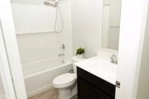 Bath - 661 Kilmore Dr, Pendleton, IN 46064 photo 2 of 3