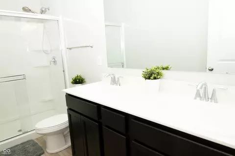 Bath - 661 Kilmore Dr, Pendleton, IN 46064 photo 1 of 3