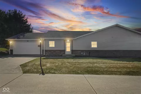 201 Longcastle Dr #1, Greencastle, IN 46135