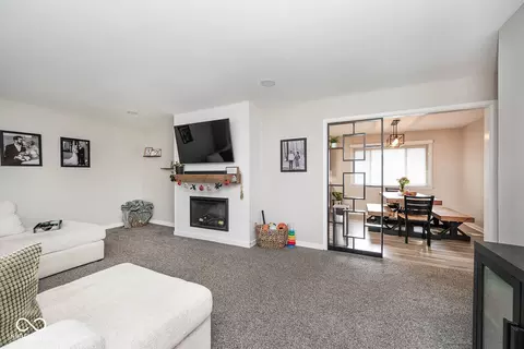 Living - 1531 Section St, Plainfield, IN 46168 photo 2 of 3