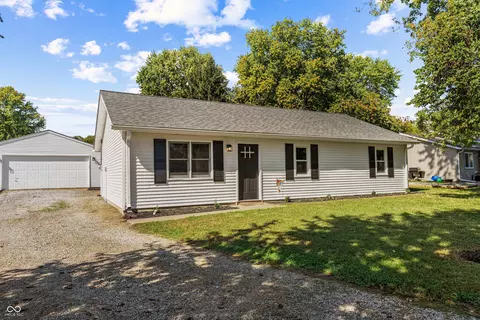 9430 Port Royal Dr, Martinsville, IN 46151
