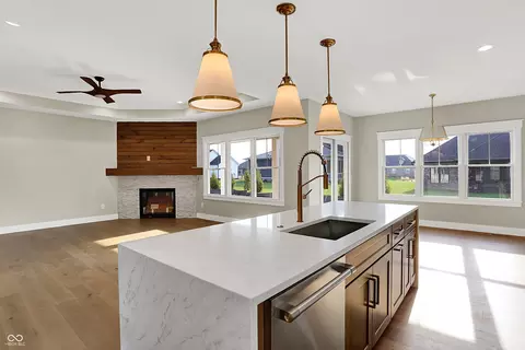 Kitchen - 1083 Beechtree Ln, Franklin, IN 46131 photo 3 of 5