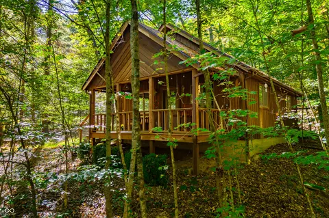 3380 Helmsburg Rd, Nashville, IN 47448