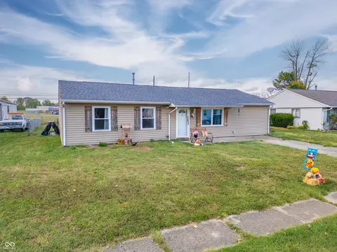 608 Sunset Dr, Edinburgh, IN 46124