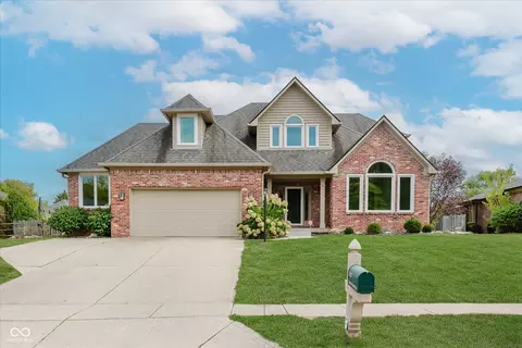 7237 Lakeside Woods Dr, Indianapolis, IN 46278