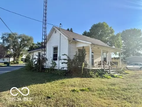 Exterior - 405 E Bishop St, Walton, IN 46994 photo 2 of 5
