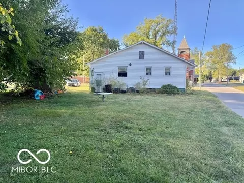 Exterior - 405 E Bishop St, Walton, IN 46994 photo 3 of 5