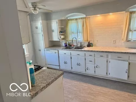 Kitchen - 405 E Bishop St, Walton, IN 46994 photo 2 of 3