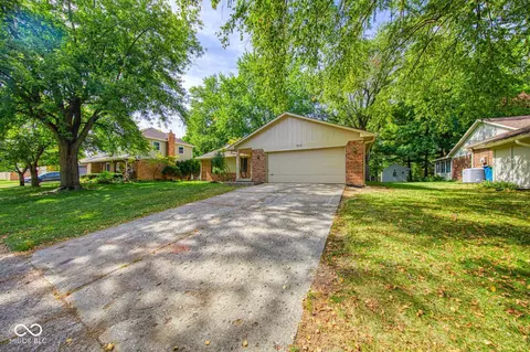 910 Summitcrest Dr, Indianapolis, IN 46241