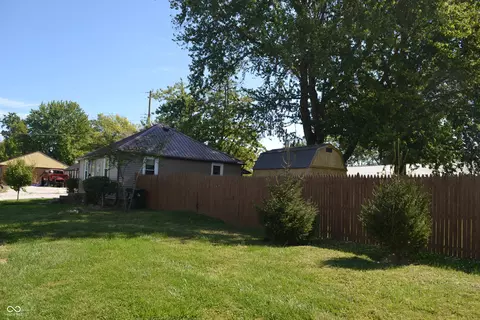 Exterior - 623 Locust St, Hope, IN 47246 photo 2 of 7