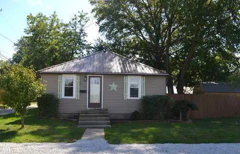 623 Locust St, Hope, IN 47246