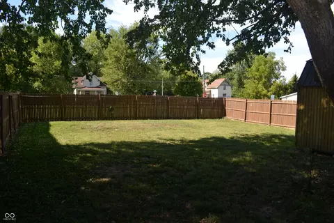 Exterior - 623 Locust St, Hope, IN 47246 photo 6 of 7