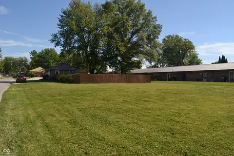 Exterior - 623 Locust St, Hope, IN 47246 photo 3 of 7