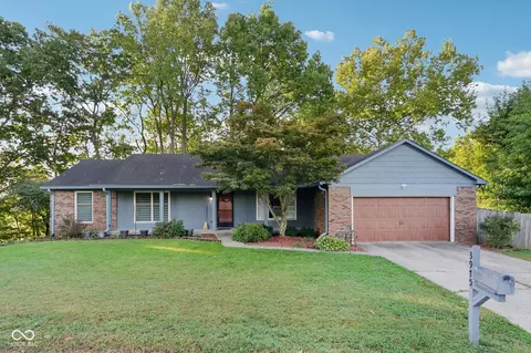 3975 Creekwood Dr, Greenwood, IN 46142