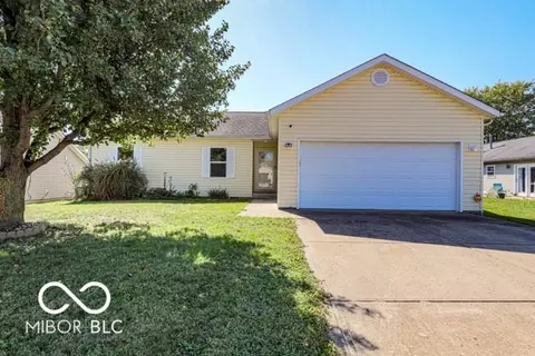 915 E Drybread Ln, Nineveh, IN 46164