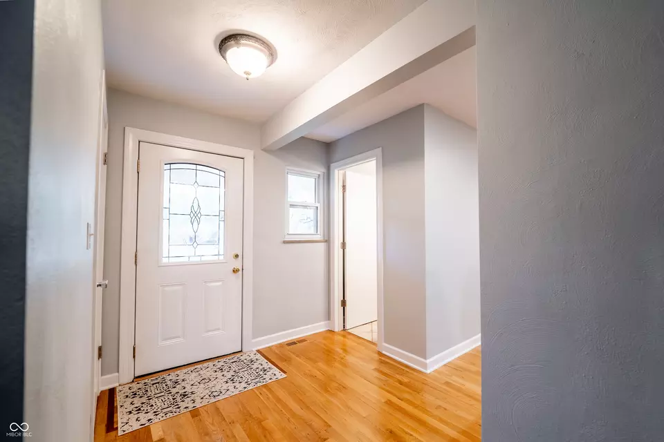 Entry Way - 4844 E 71st St, Indianapolis, IN 46220 photo 1 of 2