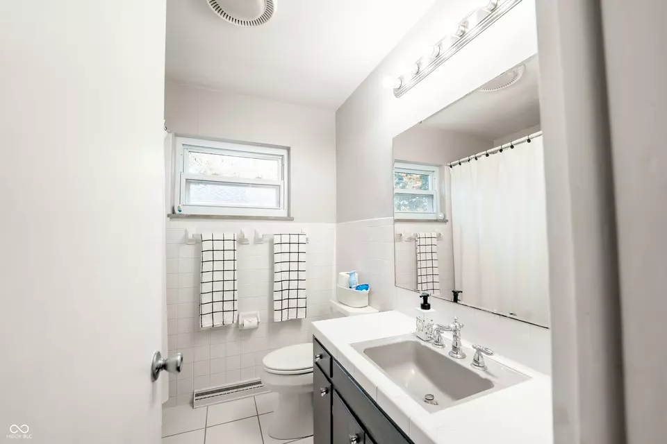 Bath - 4844 E 71st St, Indianapolis, IN 46220 photo 2 of 2