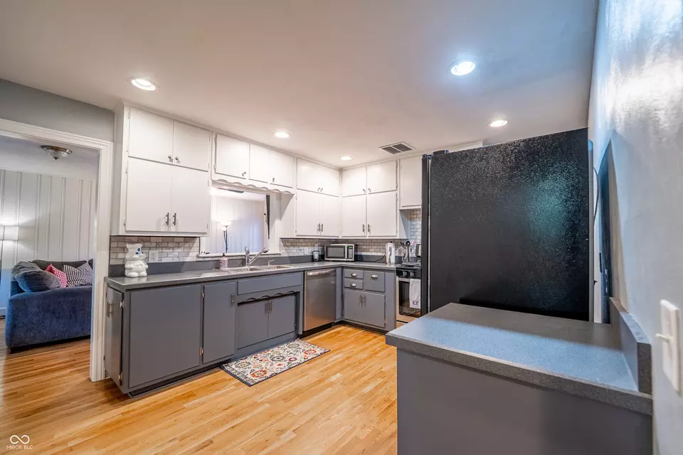 Kitchen - 4844 E 71st St, Indianapolis, IN 46220 photo 2 of 5