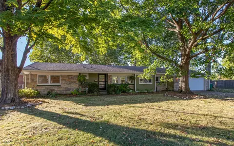 4 Green Acre Ct, Brownsburg, IN 46112