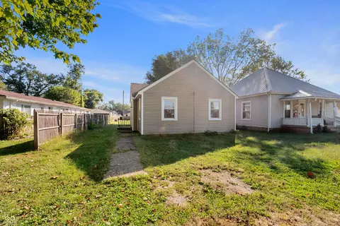 213 Hege Ave, Columbus, IN 47201