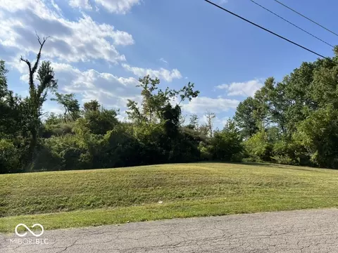 7610 Walnut Dr, Indianapolis, IN 46268 photo 2