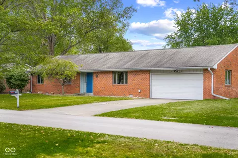 1045 Driftwood Ave, Columbus, IN 47203