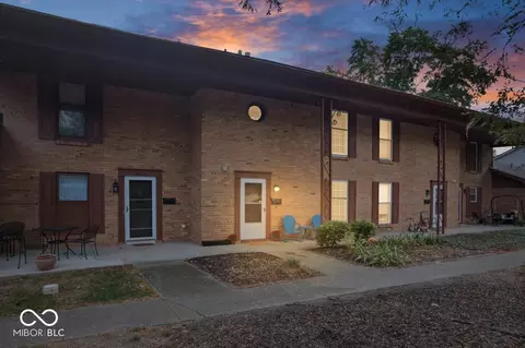 5530 Greenview Dr, Indianapolis, IN 46220